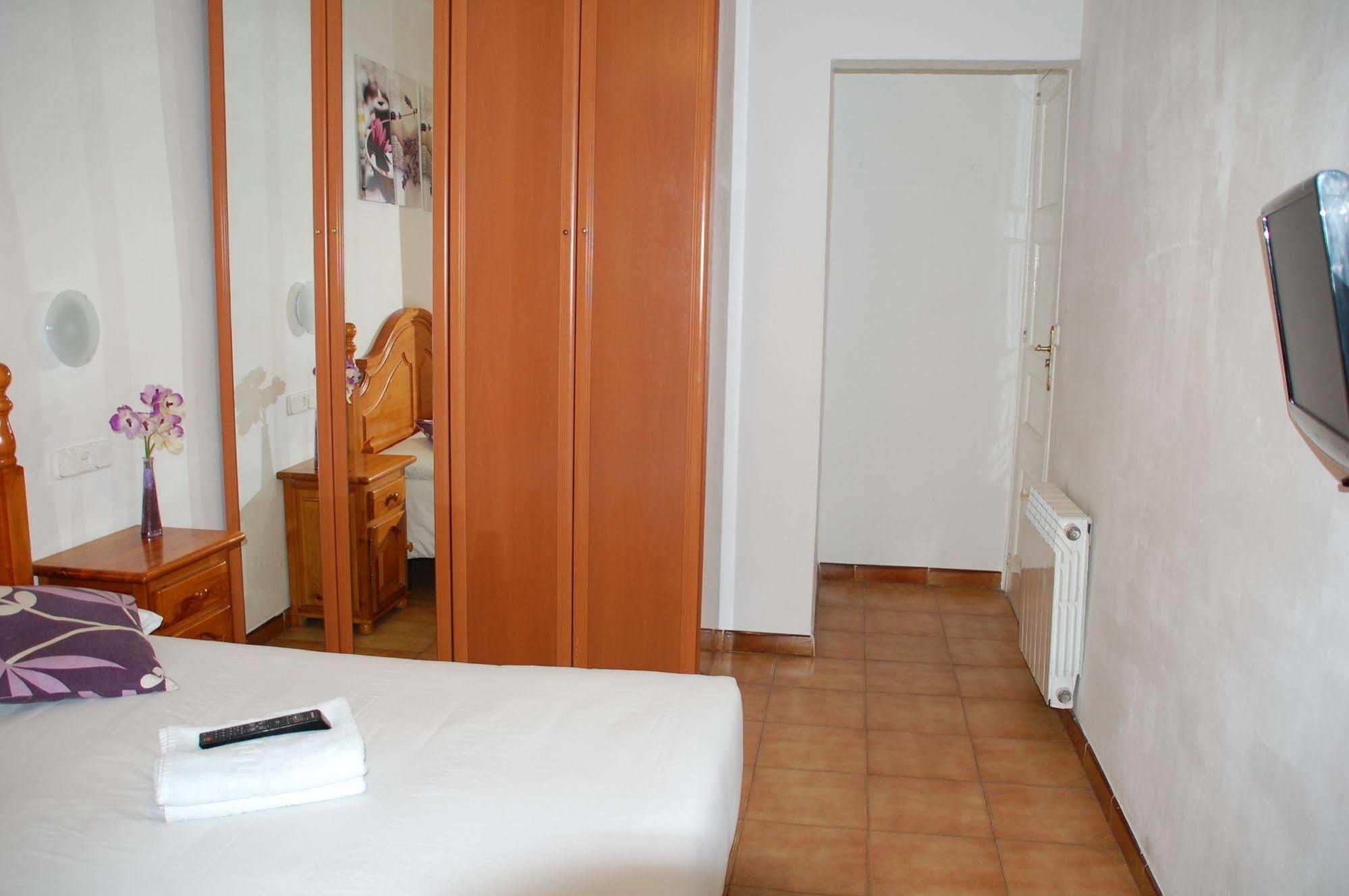 Hostal Hera Βαρκελώνη Εξωτερικό φωτογραφία